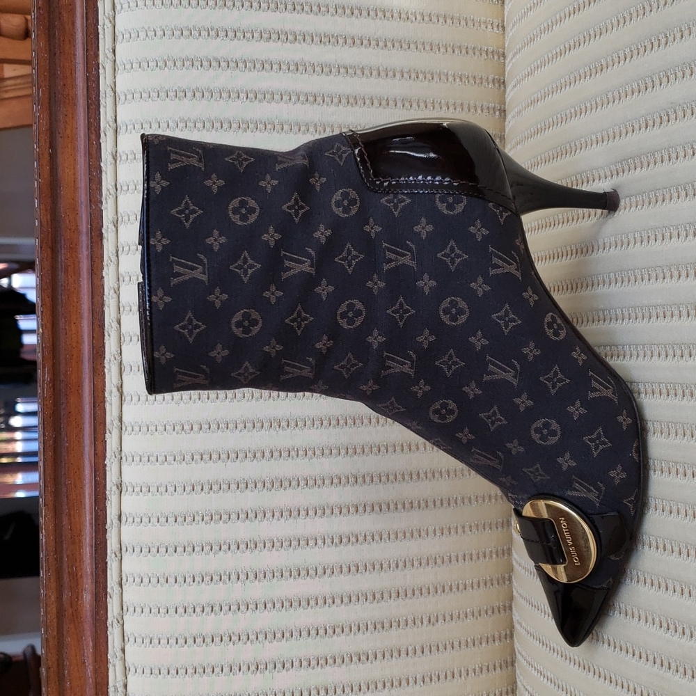 LOUIS VUITTON LV MONOGRAM CANVAS AND PATENT LEATHER ANKLE BOOTS - Picture 5 of 12